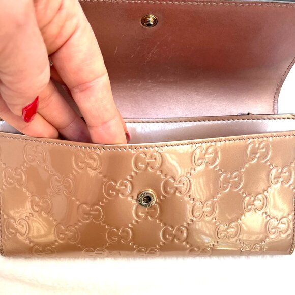 Gucci Guccisma pearlized GG Patent Leather Bifold Long Wallet in Rose beige - Picture 15 of 16
